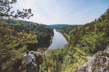 Auf dem Gipfel des Hügels auf dem Ausguck