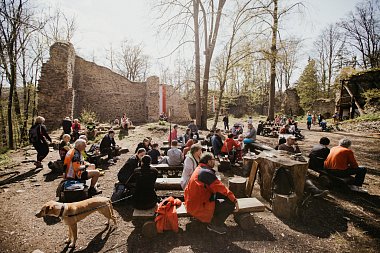 In der Sonne und im Schatten nach Karlov hrádek