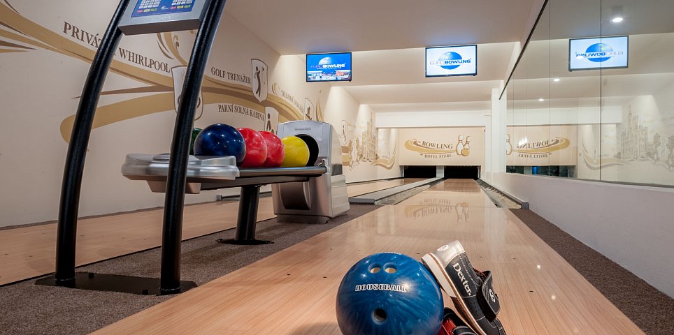 Bowling Hluboka (Bowling Hluboká, bowling zábavu, bowlingového centra, centra nebo) Bowling Hluboka